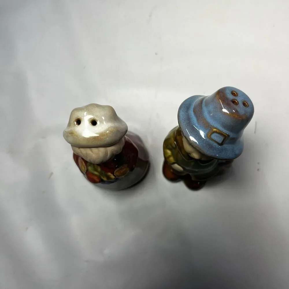 VTG Pilgrim Thanksgiving / Fall Salt Pepper Shakers -Glazed Stoneware Ceramic